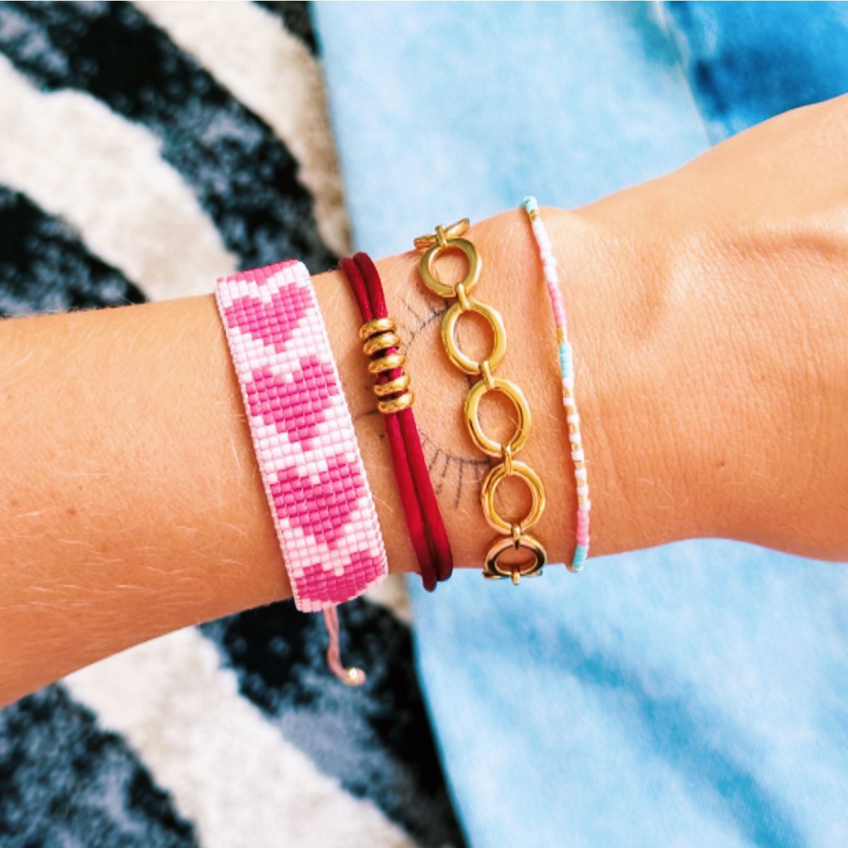 BAZOU Satijnen armband met ringen - Bourgondië/goud