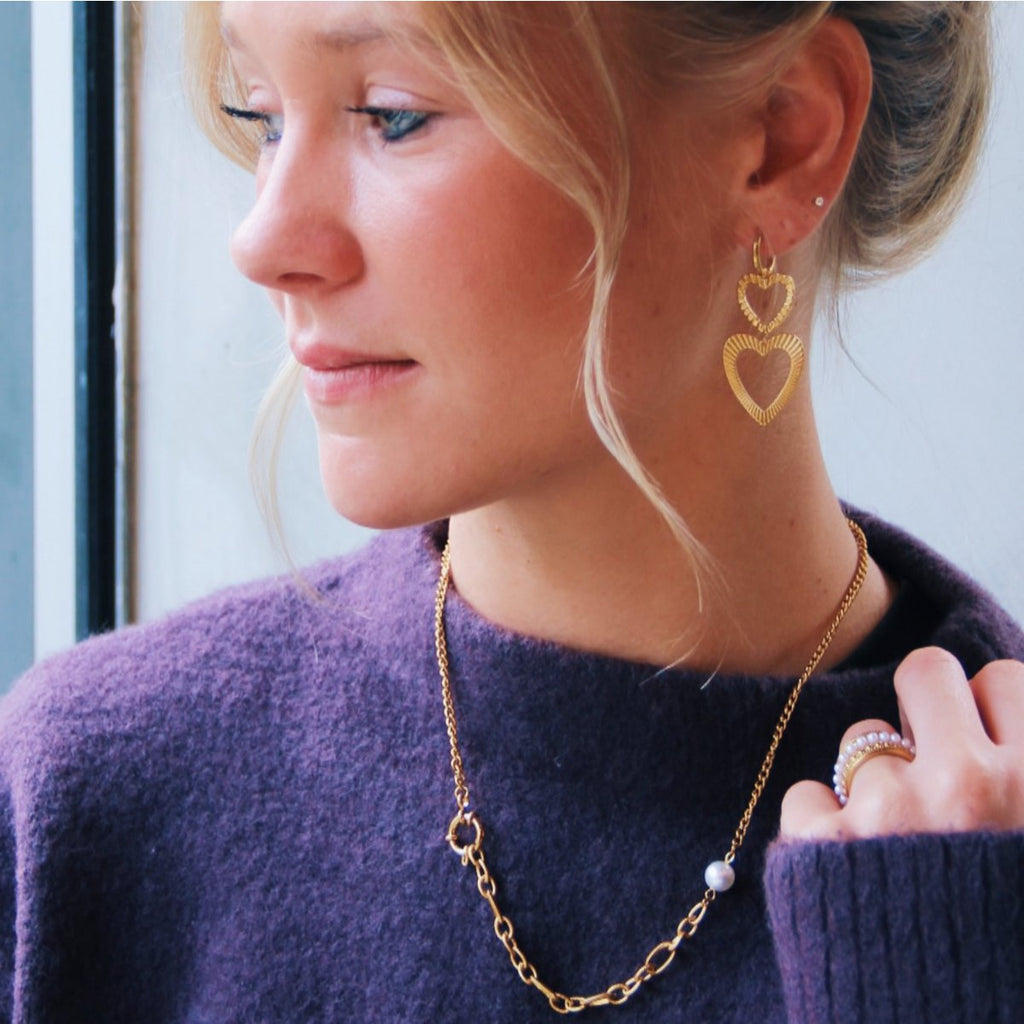 Schakelketting met ronde sluiting, parel en versierde schakels