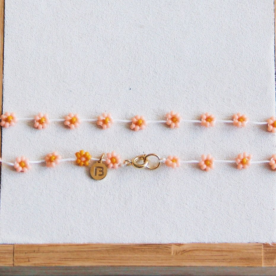 BAZOU RVS ketting met madeliefjesbloem – zalmroze/oranje