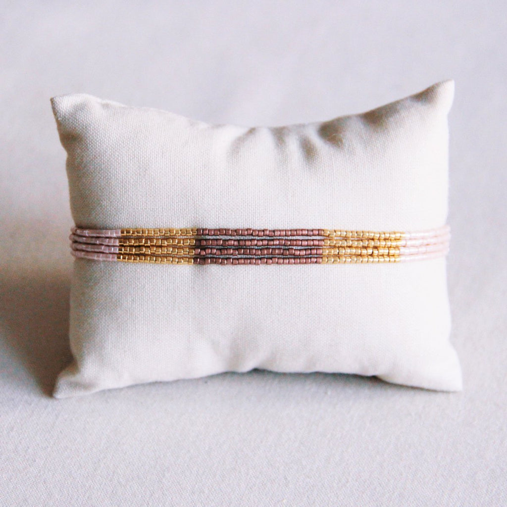 Viervoudige Miyuki -armband - naakt/taupe/goud vergulde