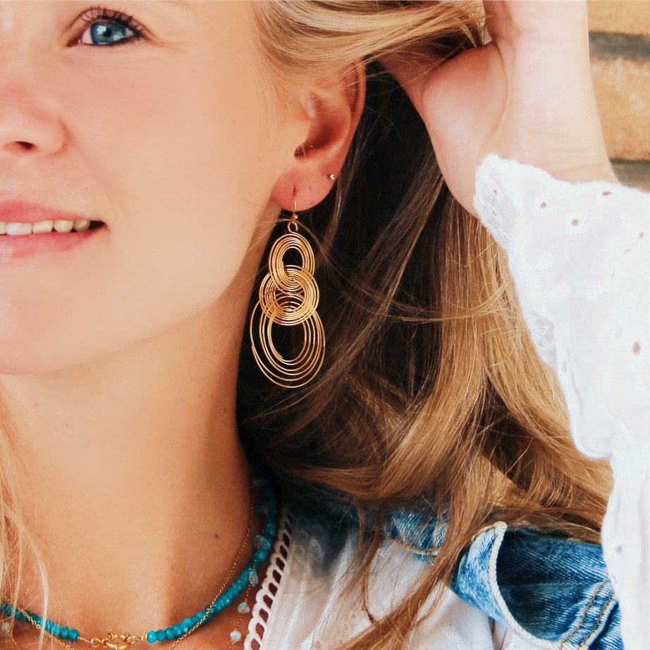 BAZOU RVS statement oorbel gedraaide ringen - goud