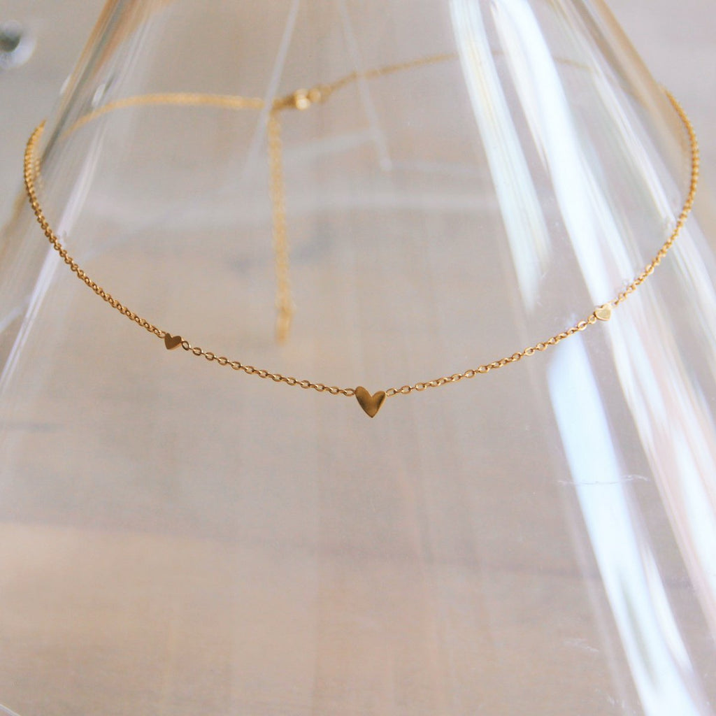 BAZOU RVS fijne ketting met 3 mini hartjes - goud